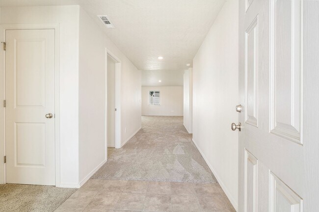 Building Photo - 4214 W Wood Ct