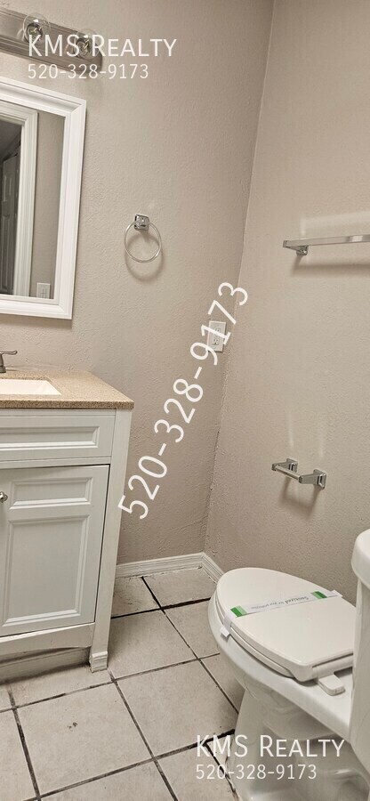 Building Photo - 1577 W Aztec Ct