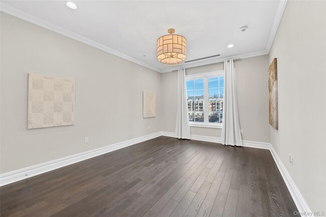 Building Photo - 5000 Royal Ct