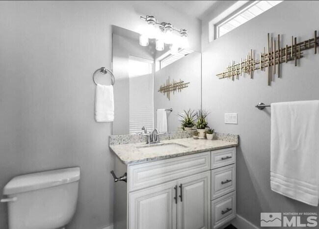 Building Photo - 710 Bluffs Ct