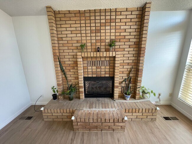 Building Photo - Beautiful Remodeled Home with nice yard.