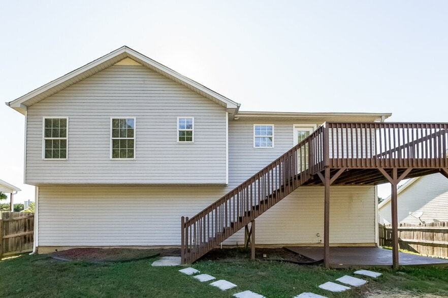 Building Photo - 111 Hunter Pl