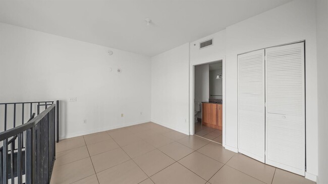 Building Photo - 300 S Biscayne Blvd