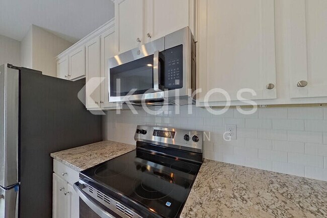 Building Photo - 857 Silent Barge Cv