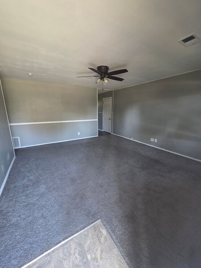 Building Photo - 733 St Norbert Dr