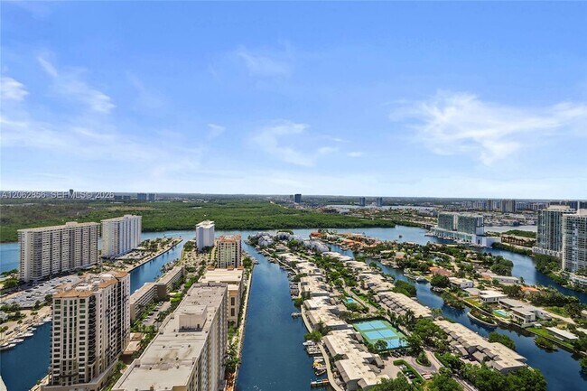 Building Photo - 16001 Collins Ave