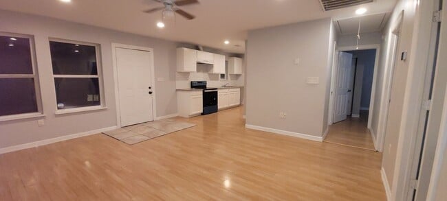 Building Photo - 7608 E Magnolia, B
