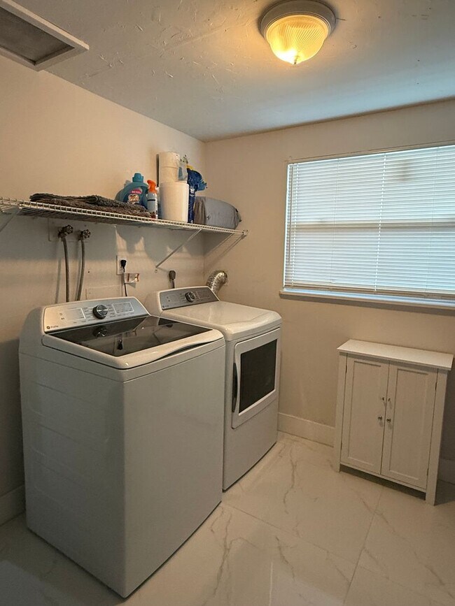 Building Photo - Single Family Home in Non HOA East Boca Raton