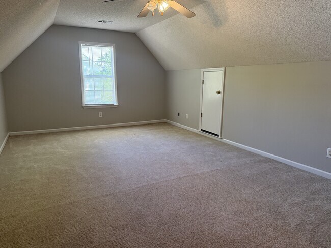 Building Photo - 230 Clinton Crossing Dr