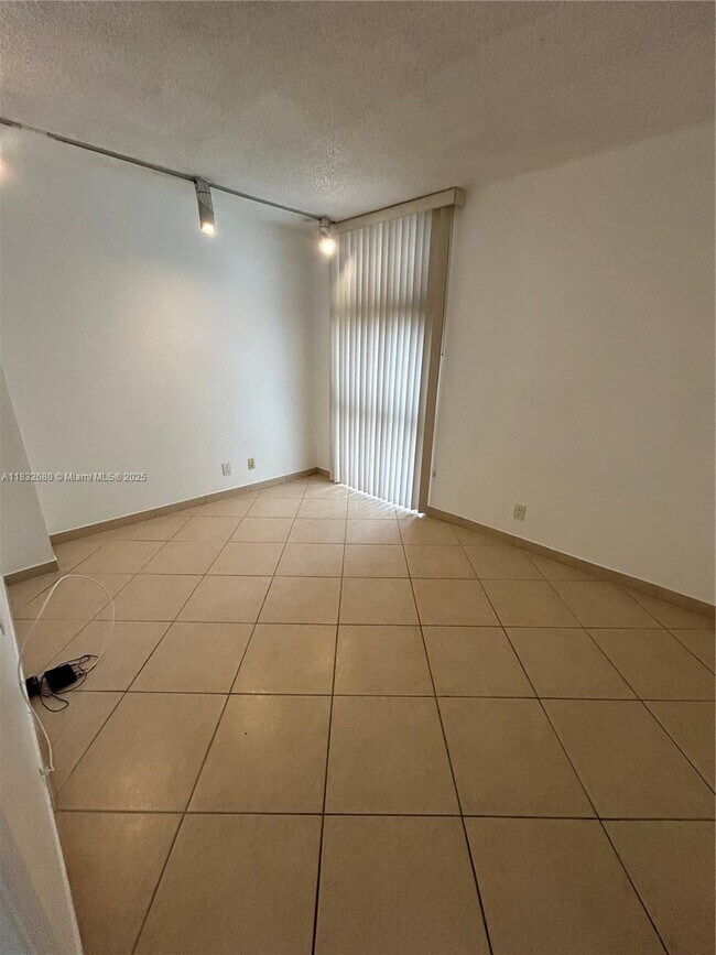 Building Photo - 20335 W Country Club Dr