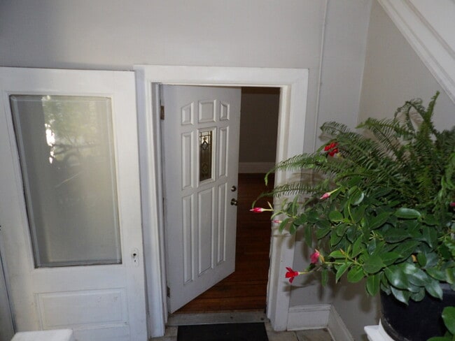 Building Photo - 3 Bedroom Lower Level Duplex - South Minneapolis