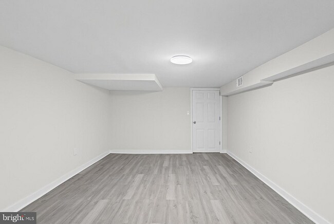 Building Photo - 4 Bedrooms 3 Bathrooms