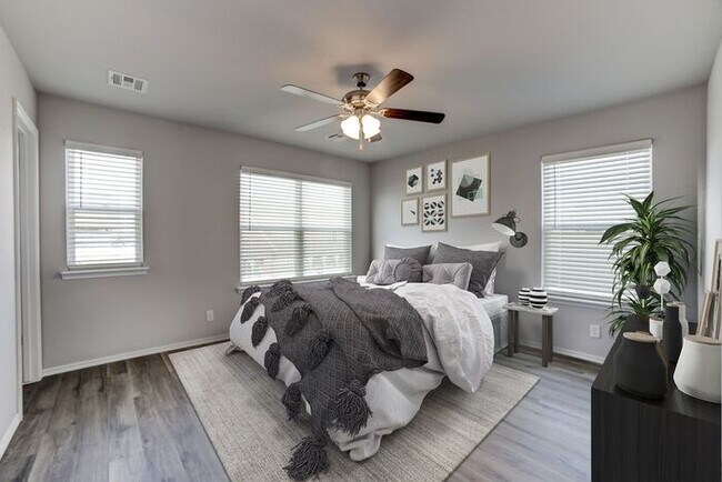Building Photo - Luxury 4BR Townhome + Office | Near Downto...