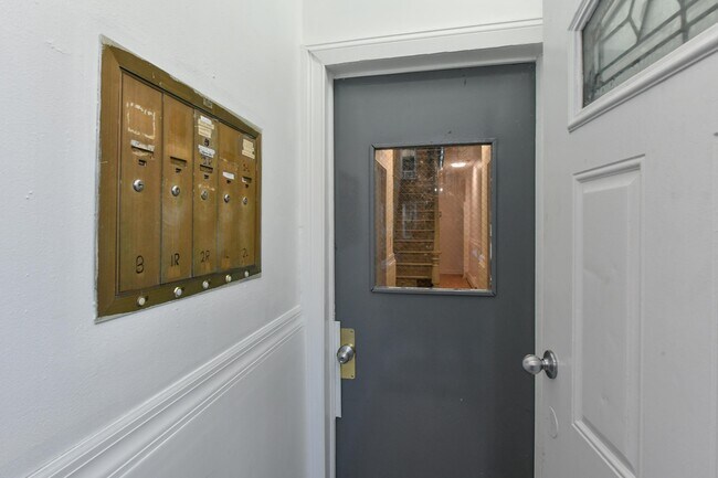 Building Photo - 531 28th St