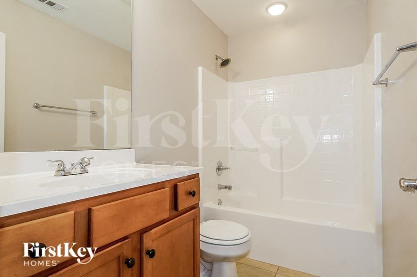 Building Photo - 6837 Tyler Chase Dr