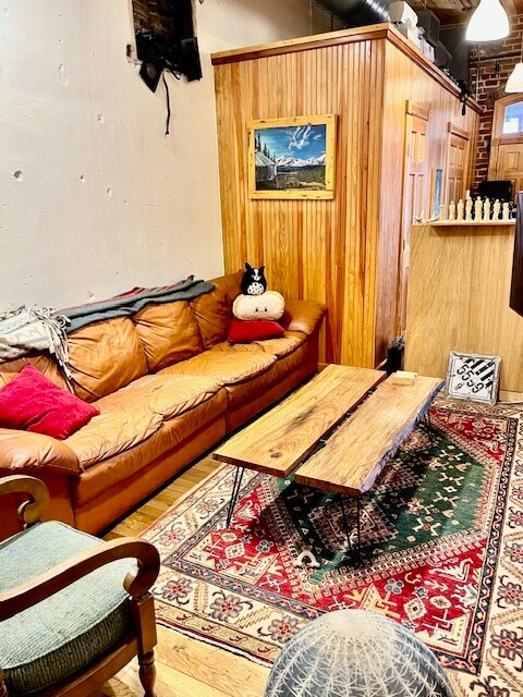 Building Photo - 138 W 1st St