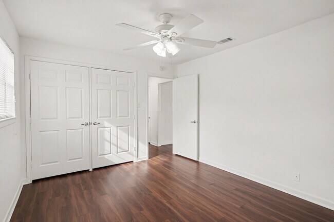 Building Photo - 2209 Barbell Ln