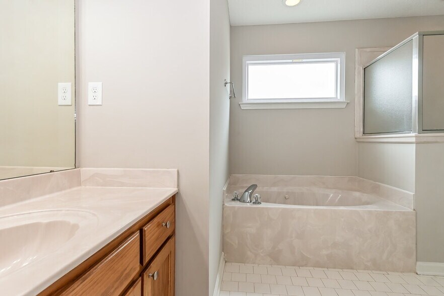 Building Photo - 9217 Lazzini Cove
