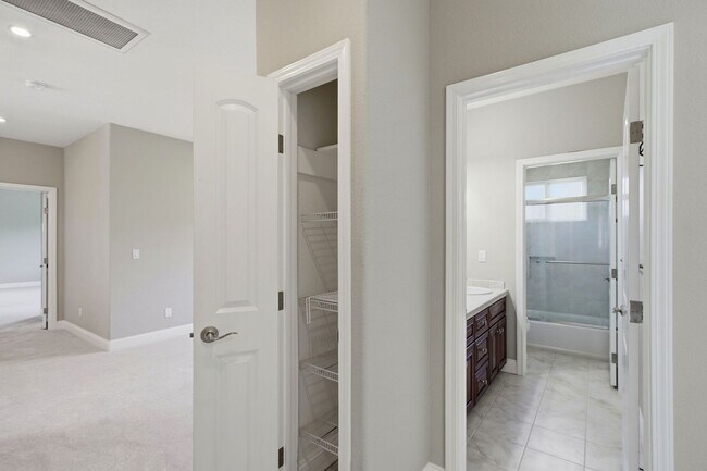 Building Photo - Stunning 5-Bedroom Sunnyvale Home