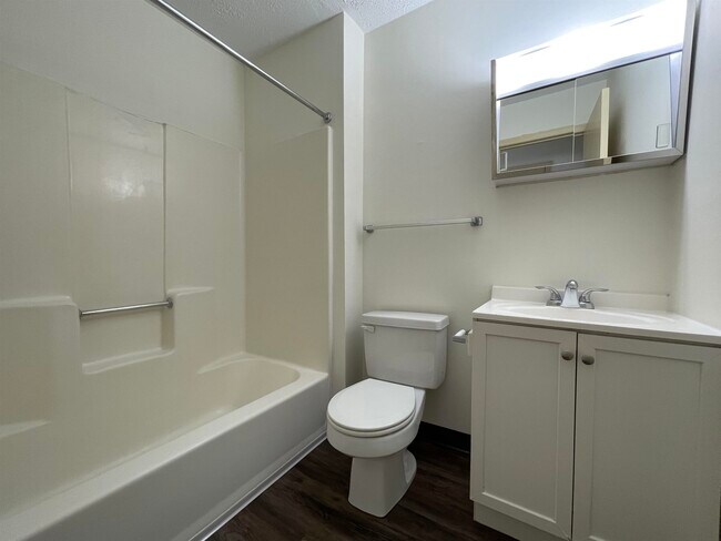 Building Photo - 124 Orange St