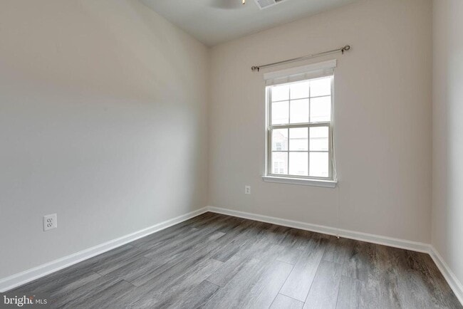 Building Photo - 7912 N Gladden Farm Way