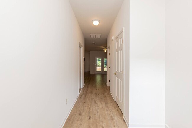 Building Photo - 295 Plaza Dr