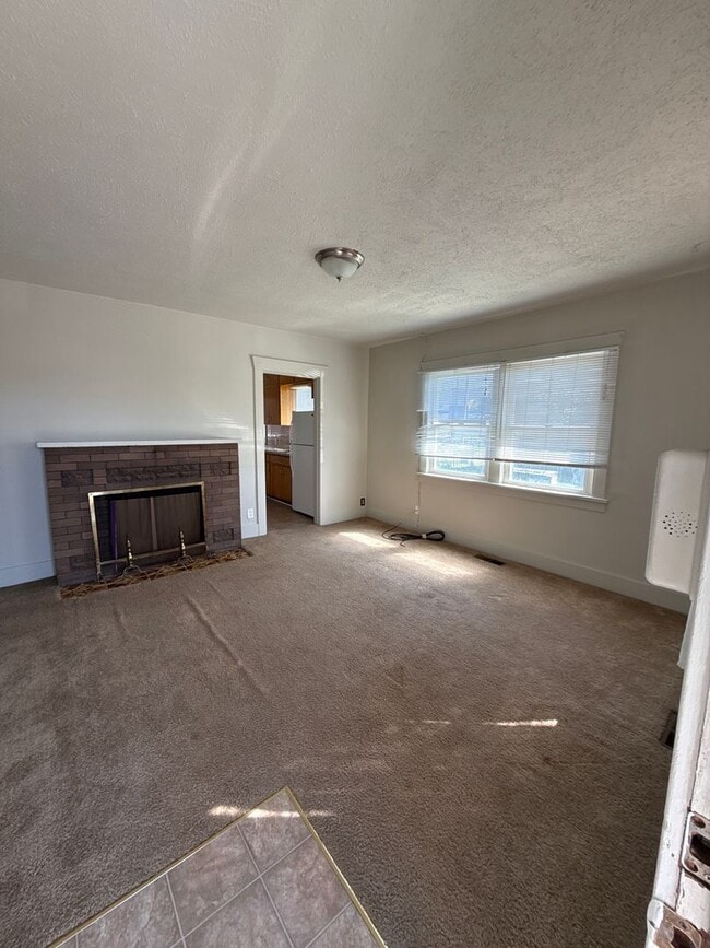 Building Photo - Downtown Charming Puyallup 2 bedroom home