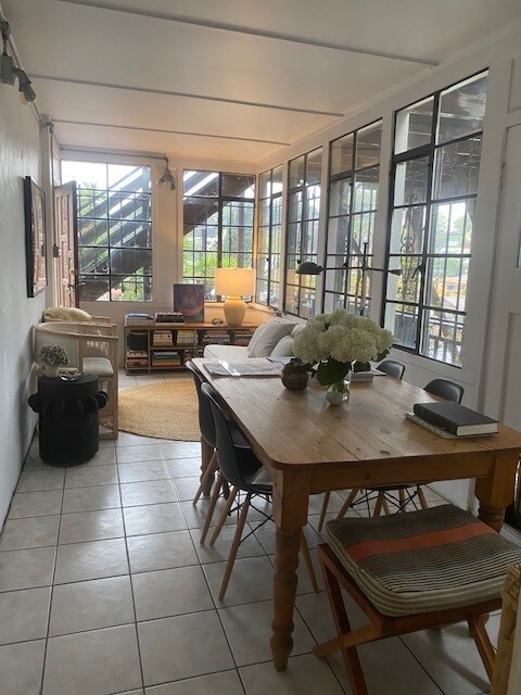 Sun Room - 1721 Lucretia Ave