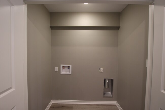 Building Photo - 2 Bedroom 2 Bath Townhome! Whitehouse ISD!