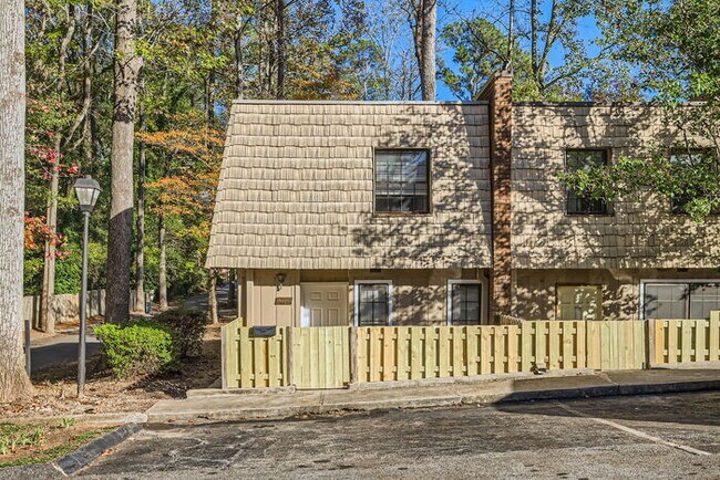 Building Photo - Charming 2-Bedroom Town Home for Rent in Morrow, GA