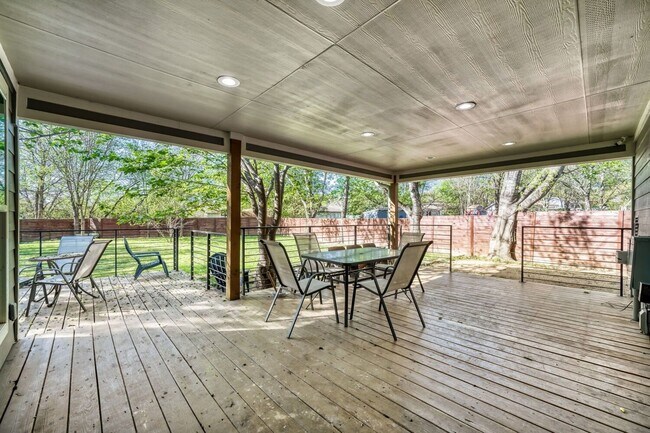 Building Photo - 5001 Canella Dr