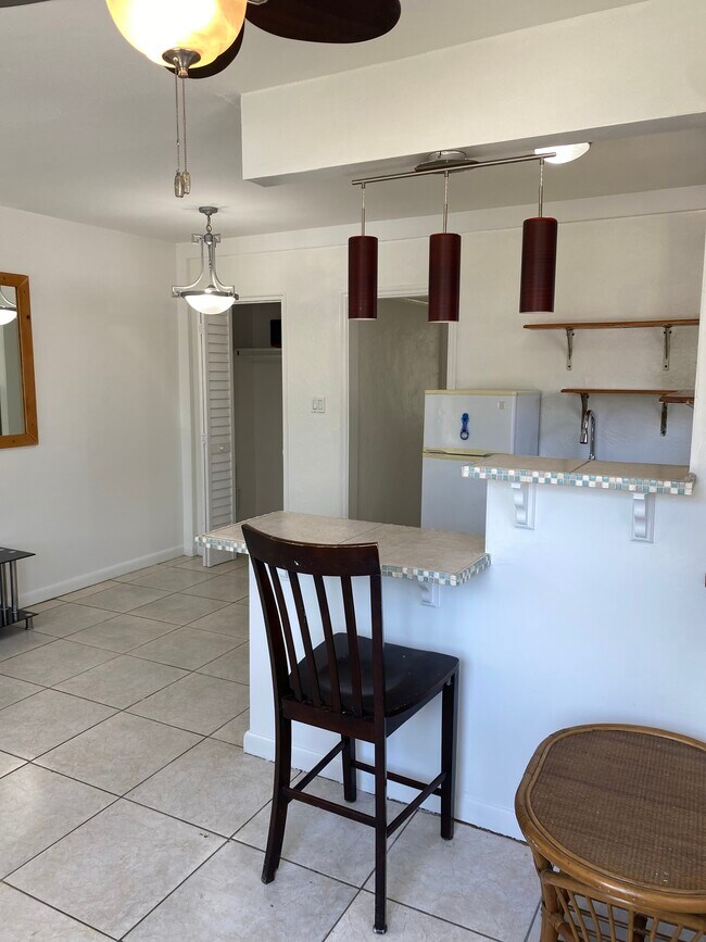 Building Photo - 926 N 16th Ave