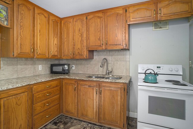 Building Photo - Updated 3 Bedroom Benson Home