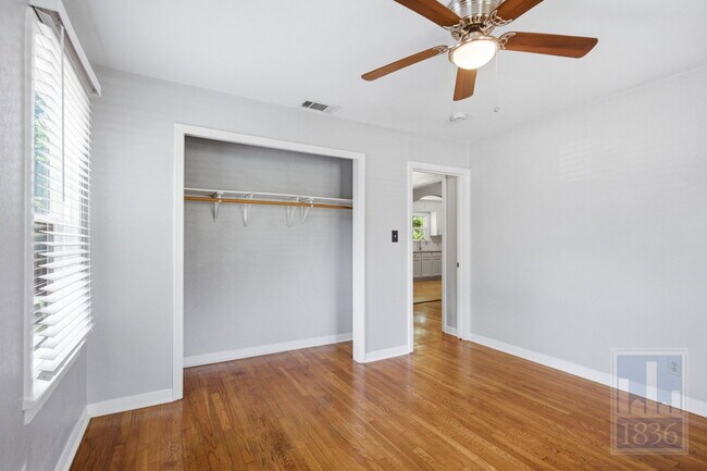 Building Photo - 1604 Sanchez St