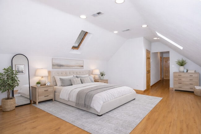 Building Photo - 1901 W Fletcher St