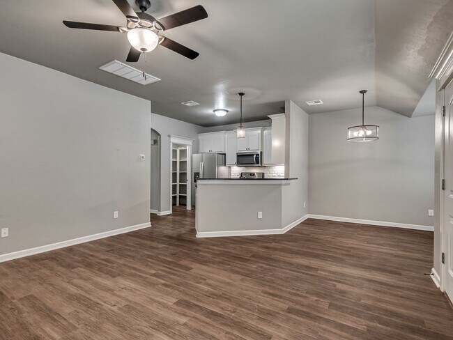 Building Photo - 5800 Campbell Creek Dr