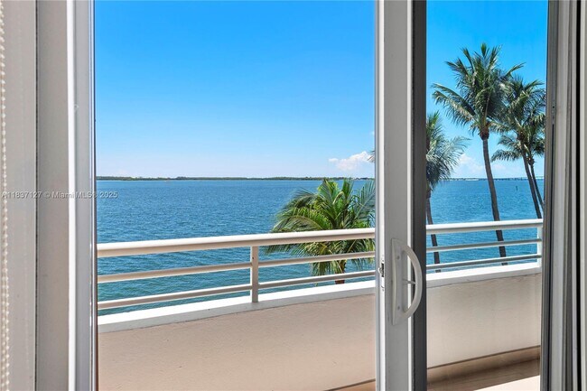 Building Photo - 808 Brickell Key Dr