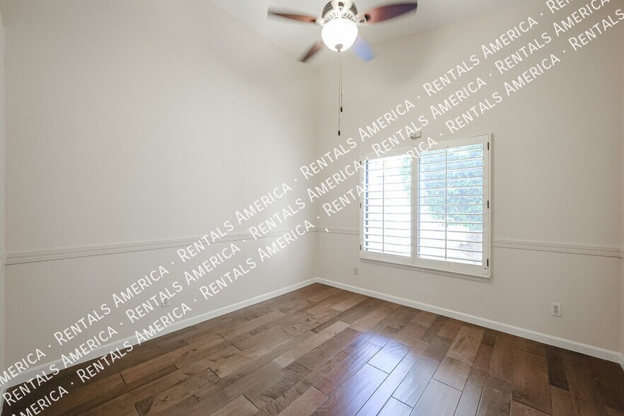 Building Photo - 1635 W Wisteria Dr