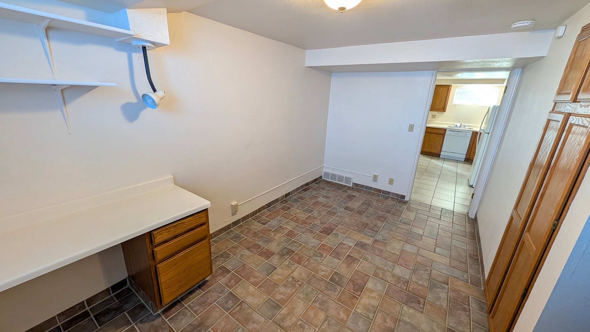 Building Photo - 303 S Douglas St