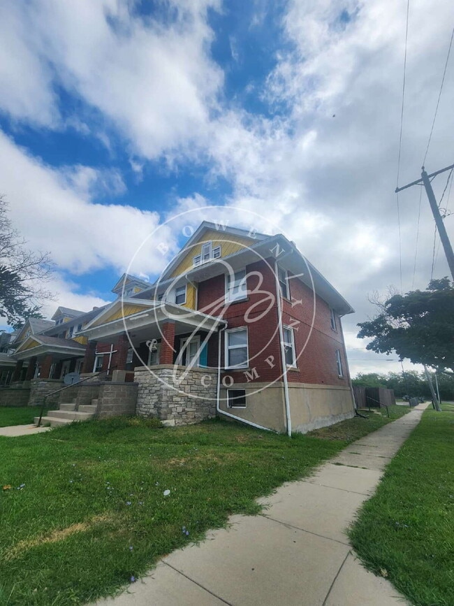 Building Photo - 2 bed 2 story townhouse! Individual baseme...