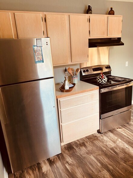 Kitchen - 625 Roosevelt Ave