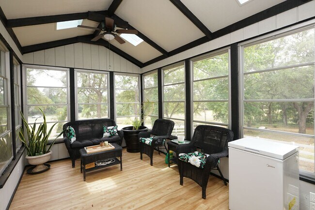Building Photo - Updated 4 bedroom home in Bluewater Bay!
