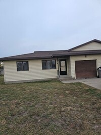 Building Photo - 802/804 Phoenix Ct