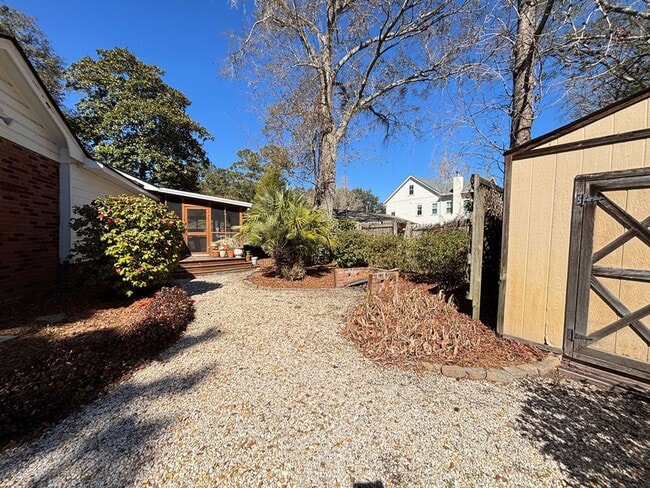 Building Photo - Available April 1st. Beautiful 2 BR/1 BA Home in the Heart of the Old Village!