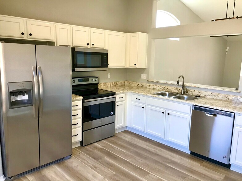 Building Photo - 1323 W Desert Cloud Pl