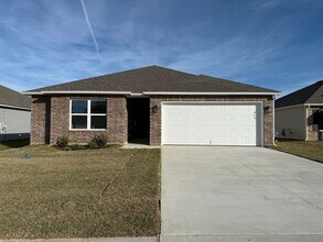 Building Photo - Welcome home to your 4 bed, 2 bath home in the desirable area of Broken Arrow, OK.