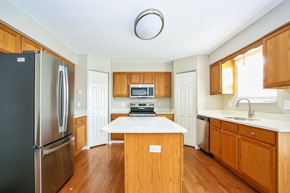 Building Photo - 6322 Bellinger Dr
