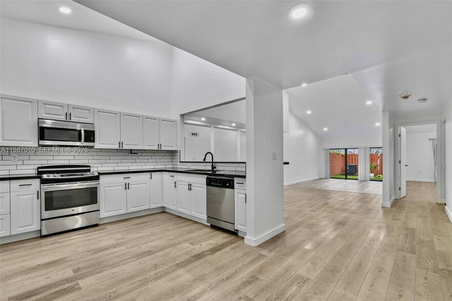 Building Photo - 518 NE 199th Ln