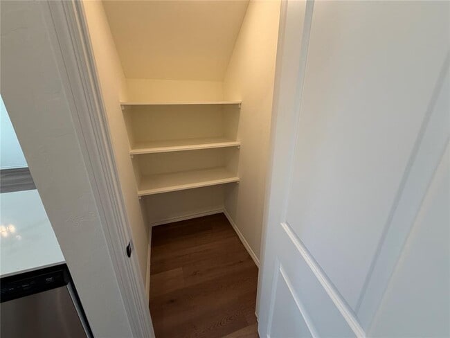 Building Photo - 301 Aaran Way