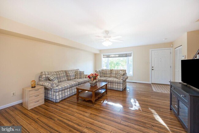 Building Photo - 3930 Gatehouse Lane